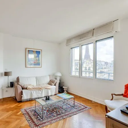 1br Flat With Balcony View Of The Eiffel Tower * Parigi