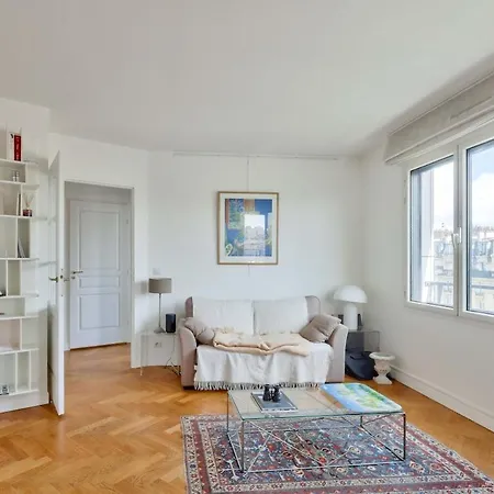 1br Flat With Balcony View Of The Eiffel Tower Parigi